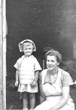 Agnes Olness and her daughter