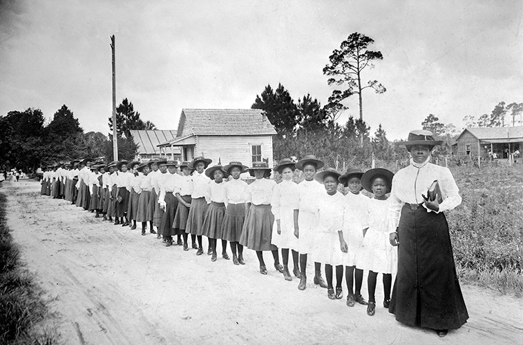 Bethune with students, 1905